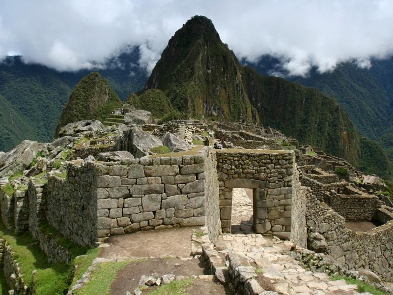 PUERTA PRINCIPAL