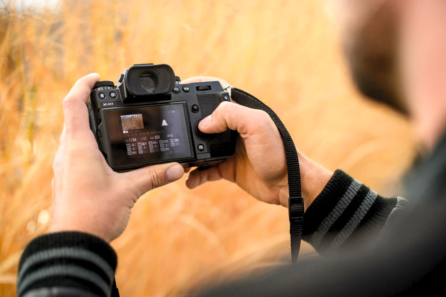 Lieu De Travail De Photographe Avec Système D'appareil Photo Reflex  Numérique, Kit De Nettoyage D