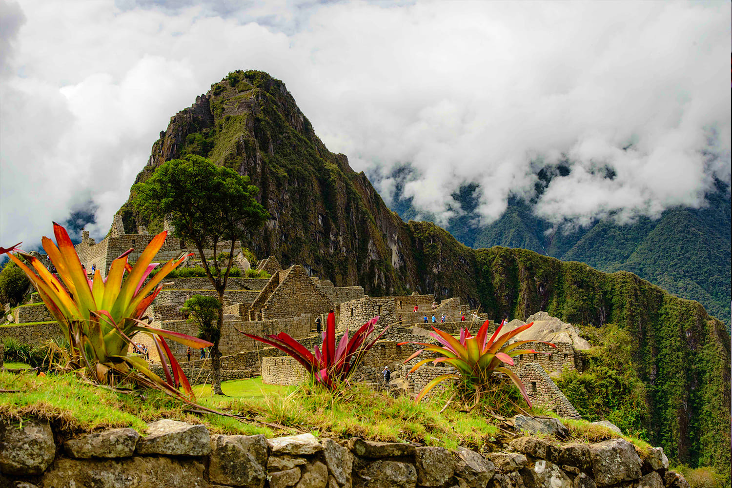 4.- EXPLORE THE MYSTERY SURROUNDING THE JEWEL OF THE INCAS
