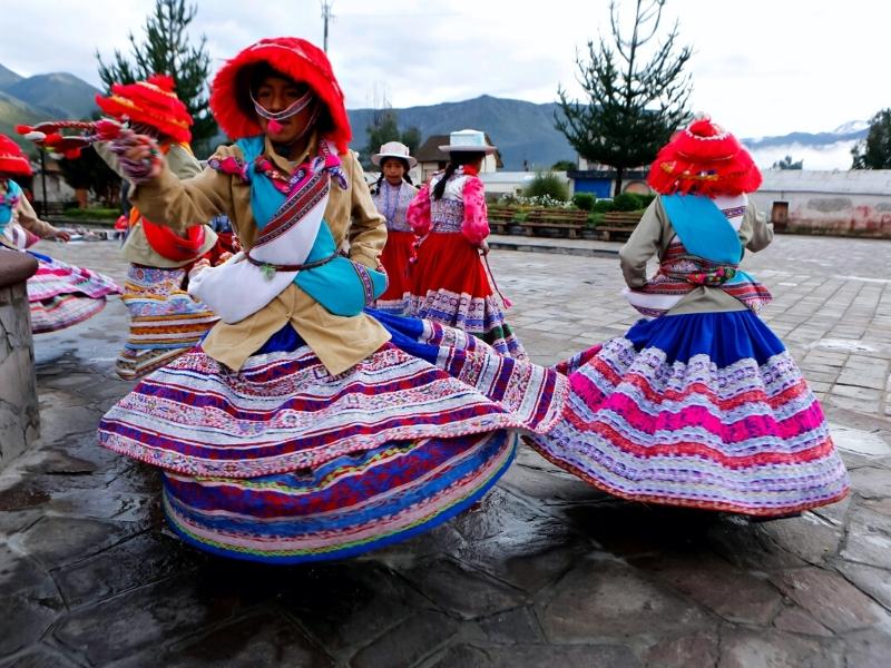 TOURS IN PERU:  COLCA CANYON – CRUZ DEL CONDOR