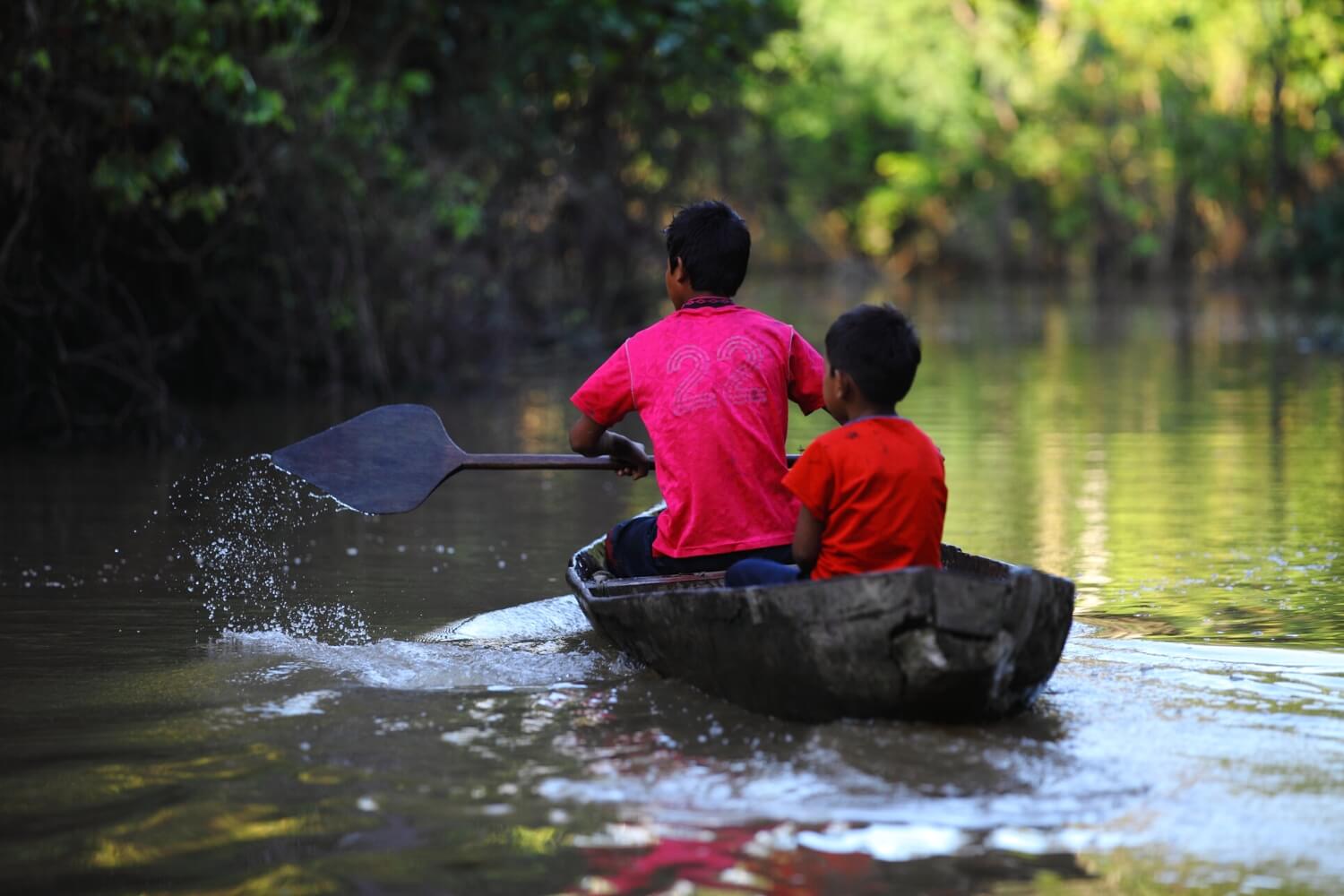 MIT KINDERN DEN AMAZONAS REGENWALD BESUCHEN