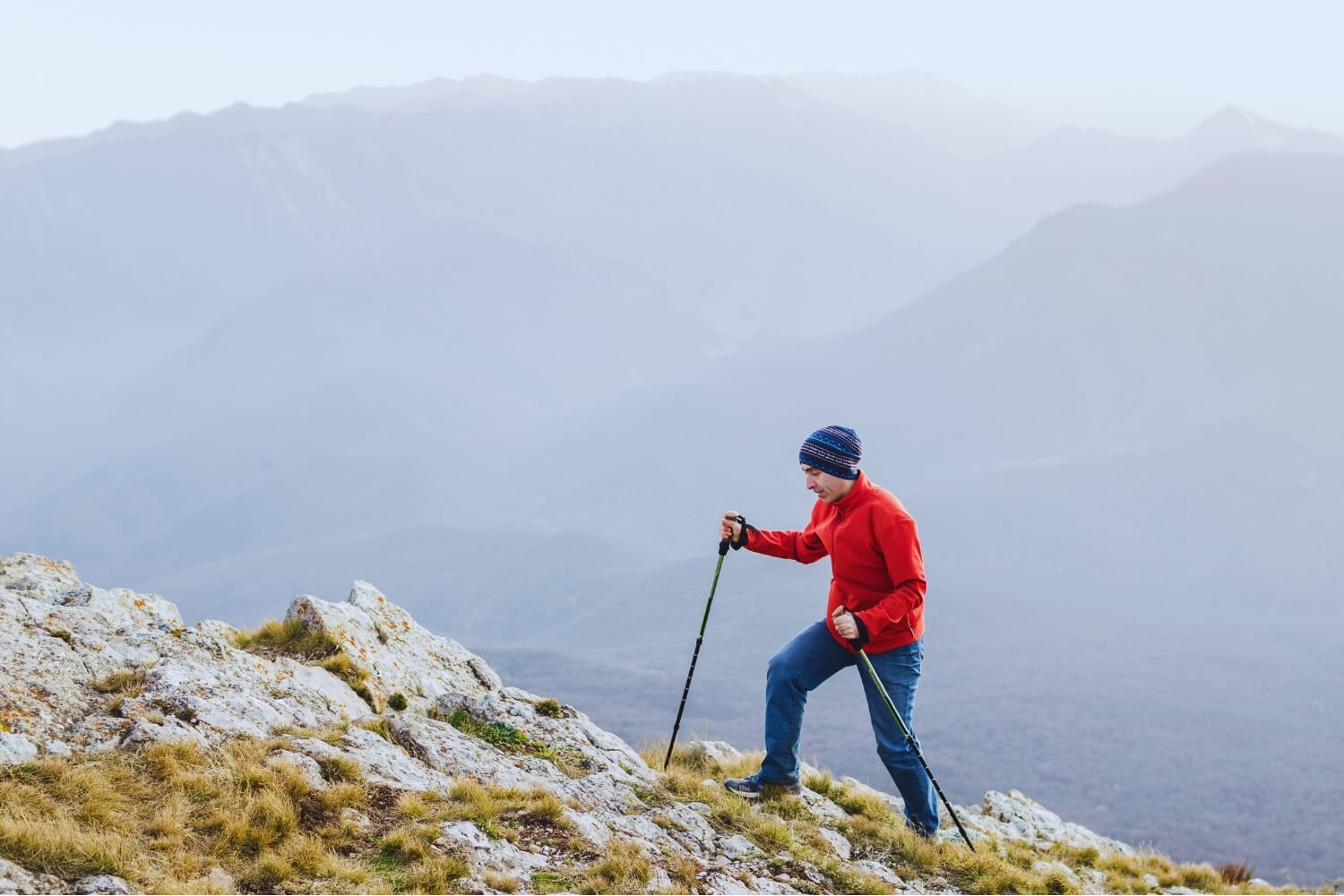 WHAT TO KNOW BEFORE BUYING A TREKKING POLE