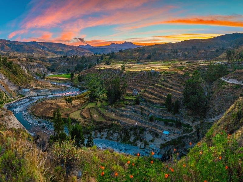 TOURS IN PERU:  THE ROUTE TO COLCA CANYON BY BUS 