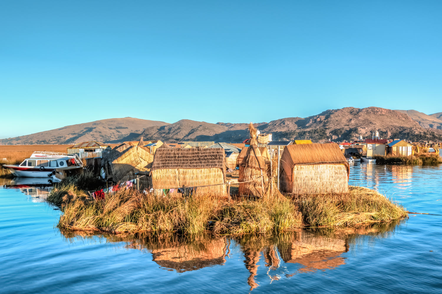 The floating islands and the houses of the Uros