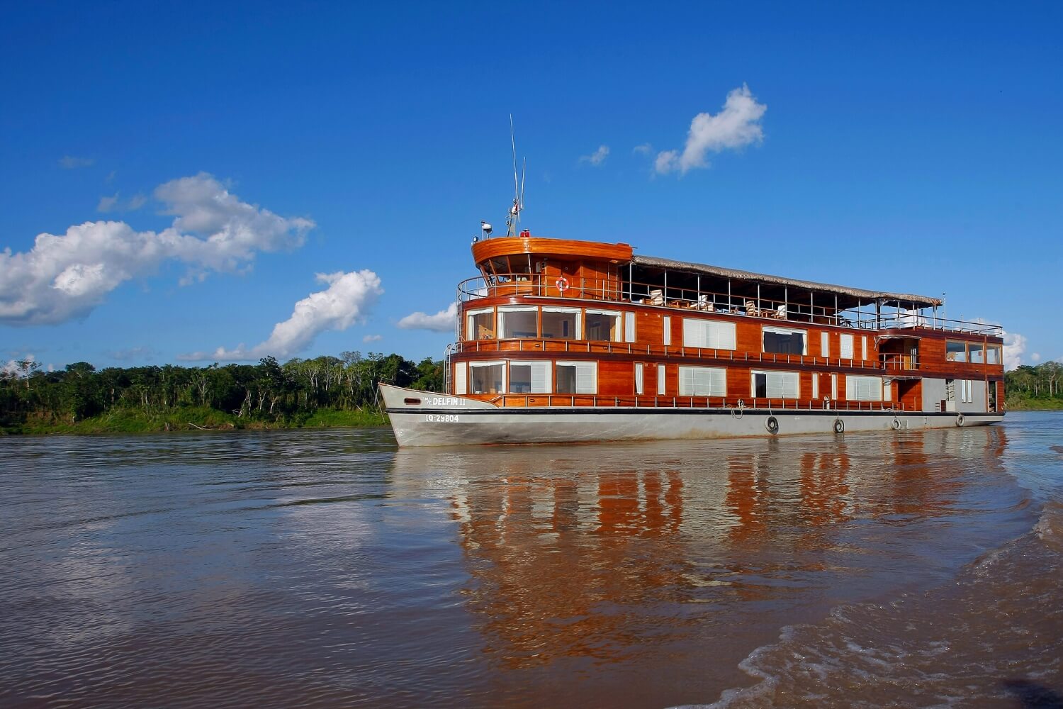 Navigieren Sie auf dem Amazonas, dem größten der Welt