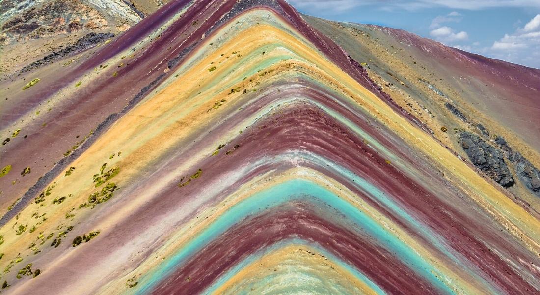 GEOLOGICAL FORMATION OF RAINBOW MOUNTAIN  VINICUNCA