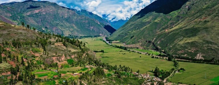IMMERSE IN THE FAMED SACRED VALLEY OF THE INCAS Andean Great Tour specialists