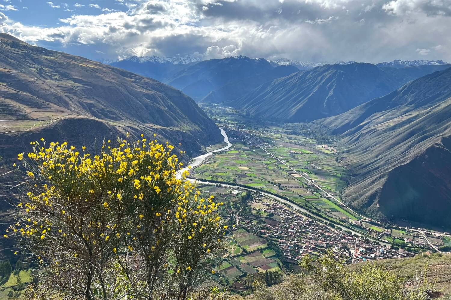 SHOULD I TAKE A GROUP, PRIVATE TOUR OR GO ON MY OWN TO THE SACRED VALLEY?